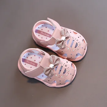 Летняя детская обувь на мягкой подошве со скрипом, детские сандалии с завернутой спереди застежкой, обувь Принцессы от 1 до 3 лет